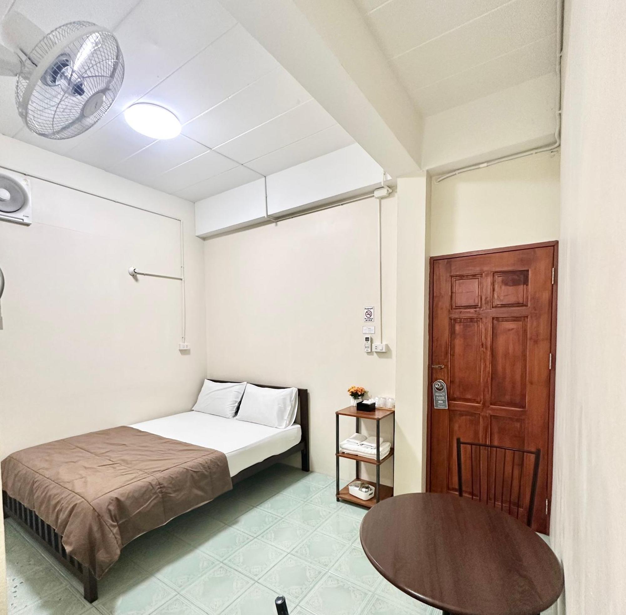 Pd Hostel Bangkok Extérieur photo